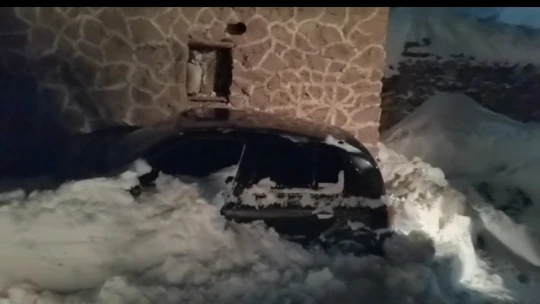 Dağ evinde 2 gün mahsur kaldı