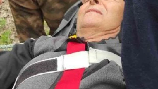Dağlık alanda ayağı kırılan şahsı AFAD kurtardı