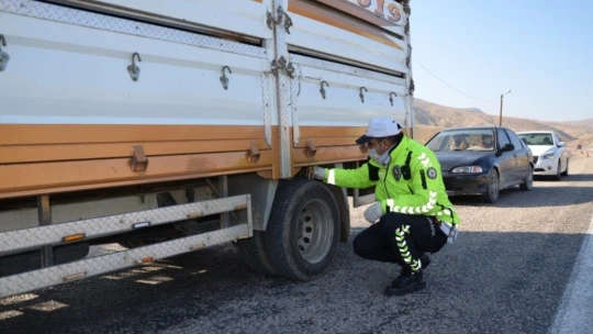 Darende'de kış lastiği denetimine ağırlık