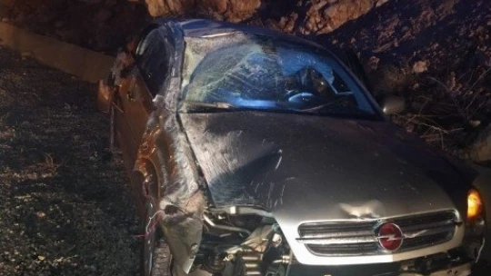 Darende'de otomobil yoldan çıktı: 3 yaralı