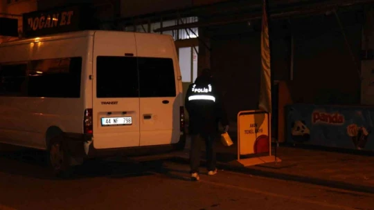 Dayısı tabancayla karnından vurdu