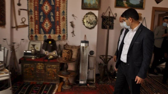 Dedelerinden kalan eşyalar ile müze kurdular