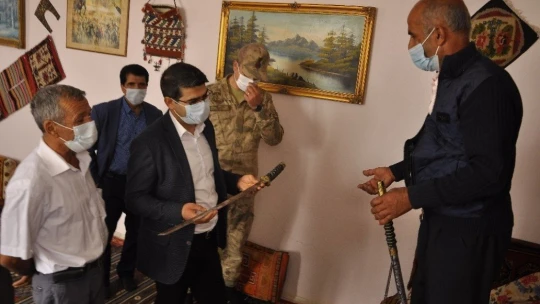 Dedelerinden kalan eşyalar ile müze kurdular