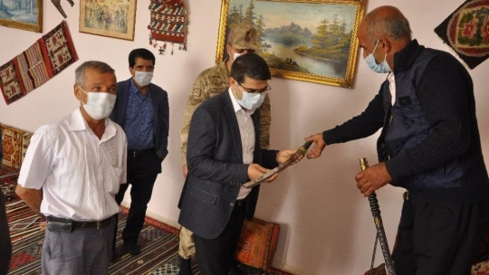 Dedelerinden kalan eşyalar ile müze kurdular