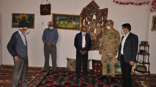 Dedelerinden kalan eşyalar ile müze kurdular