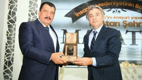Demircan fotoğraf makinesi müzesine hayran kaldı