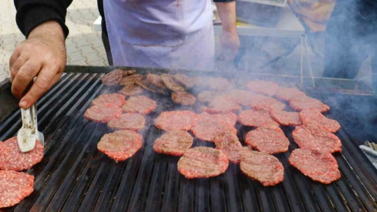 Malatya'da 28 bin kişiye köfte ekmek dağıtıldı