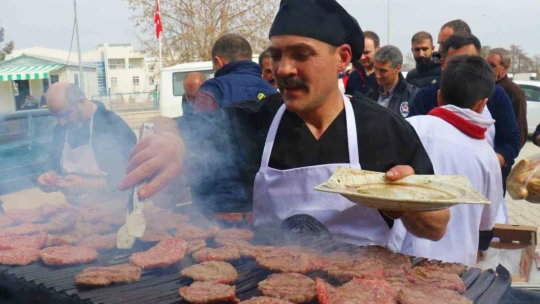 Malatya'da 28 bin kişiye köfte ekmek dağıtıldı