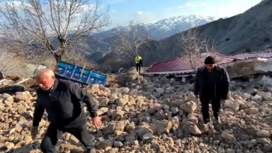 Deprem bölgesi Malatya'da heyelan, bir mezrayı yuttu