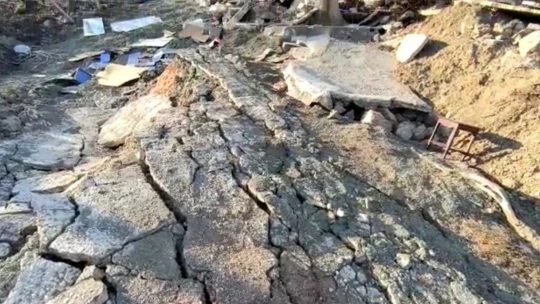Deprem bölgesi Malatya'da heyelan, bir mezrayı yuttu