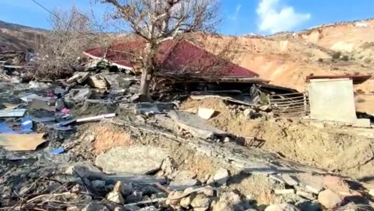 Deprem bölgesi Malatya'da heyelan, bir mezrayı yuttu