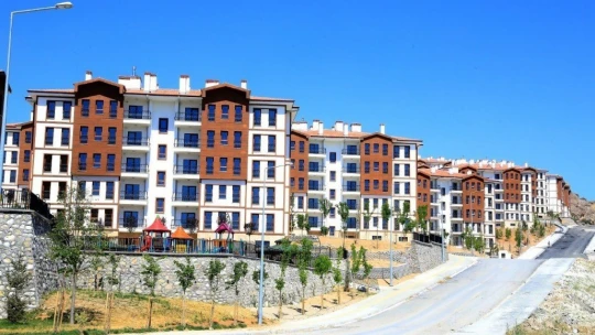 Deprem konutlarında 2 ve 3.etap kura çekimi Temmuz'da