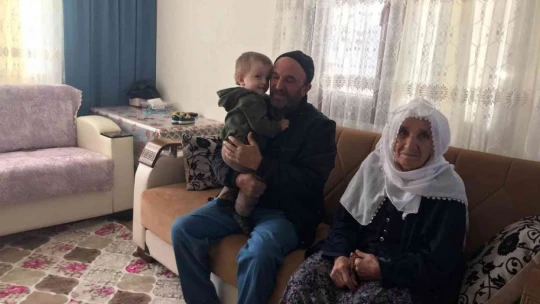 Deprem konutlarında vatandaşların yüzü gülüyor