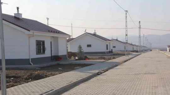 Deprem konutlarında vatandaşların yüzü gülüyor