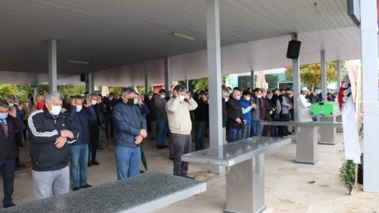 Depremde ölen yaşlı adam memleketinde defnedildi