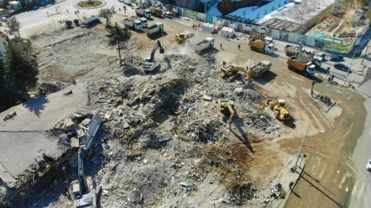 Depremin 21'inci gününde enkaz çalışmaları havadan görüntülendi