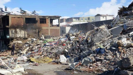 Depremin vurduğu Doğanşehir, harabeye döndü