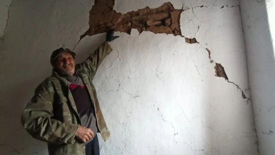 Depremzedeler kış bastırmadan evlerine taşınmak istiyor