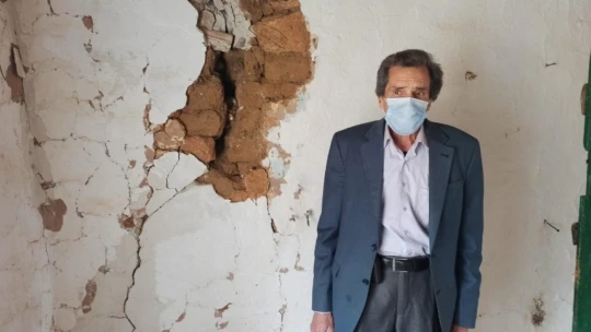 Depremzedeler kış bastırmadan evlerine taşınmak istiyor