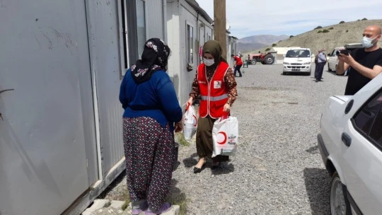 Depremzedelere gıda ve hijyen desteği