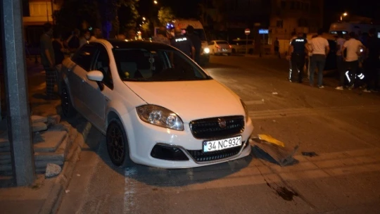 Devrilen otomobilden burnu bile kanamadan çıktı