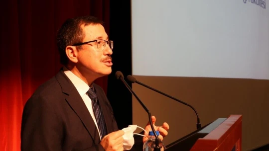 Diş hekimi öğrencilerinin mezuniyet sevinci