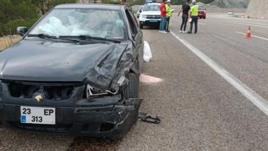 Doğanşehir'de 2 otomobil çarpıştı