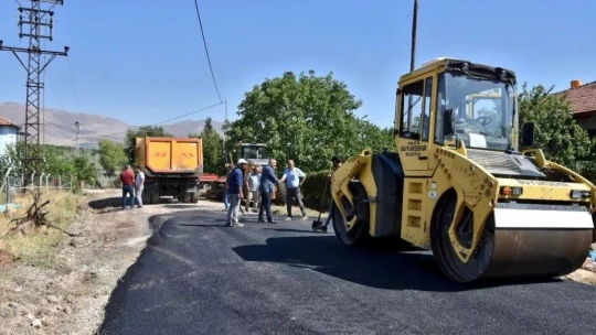 Doğanşehir'de asfalt ve parke çalışması