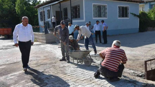 Doğanşehir'de asfalt ve parke çalışması