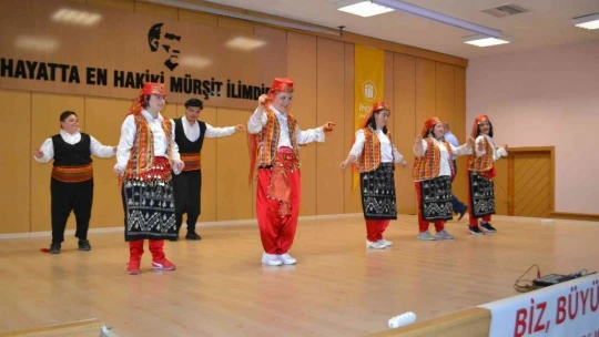 Down sendromlu bireylerin diploma heyecanı