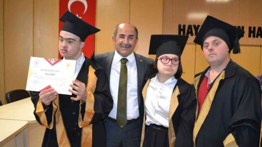 Down sendromlu bireylerin diploma heyecanı