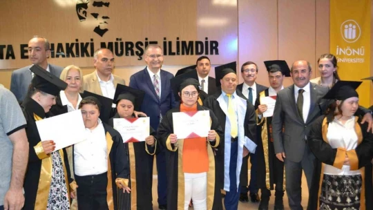 Down sendromlu bireylerin diploma heyecanı