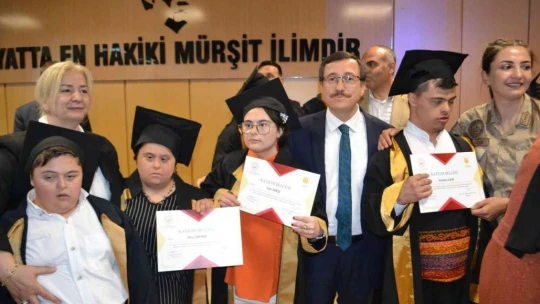 Down sendromlu bireylerin diploma heyecanı