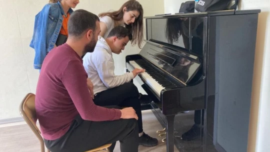 Down sendromlu bireylerin diploma heyecanı