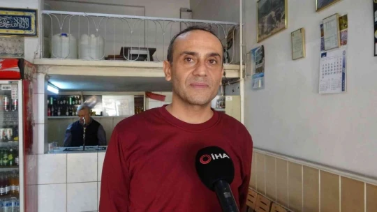 Down sendromlu çaycı, esnafın neşe kaynağı