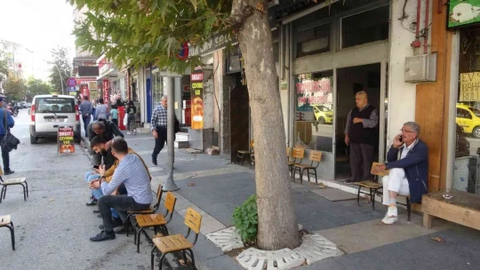 Down sendromlu çaycı, esnafın neşe kaynağı