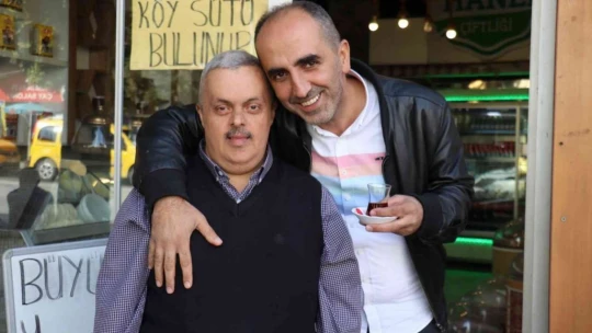 Down sendromlu çaycı, esnafın neşe kaynağı