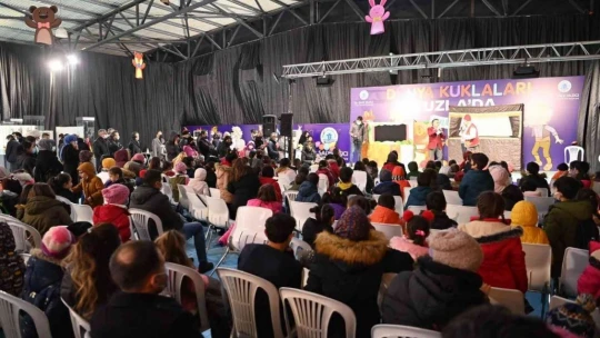 Dünya Kukla Festivali'ni 10 bin çocuk ziyaret etti