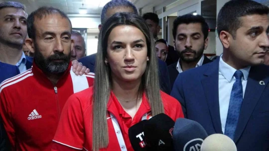Dünya şampiyonu Hatice Akbaş'a Malatya'da coşkulu karşılama