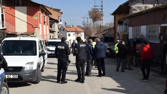 Dur ihtarına uymayarak kaçan otomobil kaza yaptı: 2 yaralı