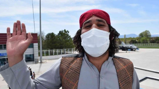 Düzensiz göçmenler sınır dışı ediliyor