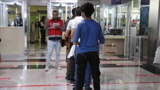 Düzensiz göçmenler sınır dışı ediliyor