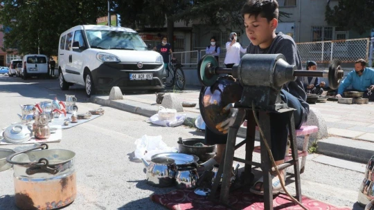Ekmek parası için ateş başında ter döküyorlar