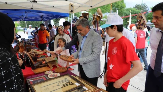 El sanatları sergisine ilgi