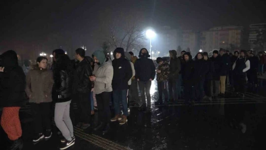 Elazığ Belediyesinden Malatyalı depremzedelere sıcak çorba ikramı