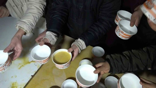 Elazığ Belediyesinden Malatyalı depremzedelere sıcak çorba ikramı