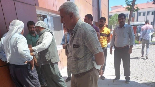 Annesini kurtarmaya çalışırken hayatını kaybetti