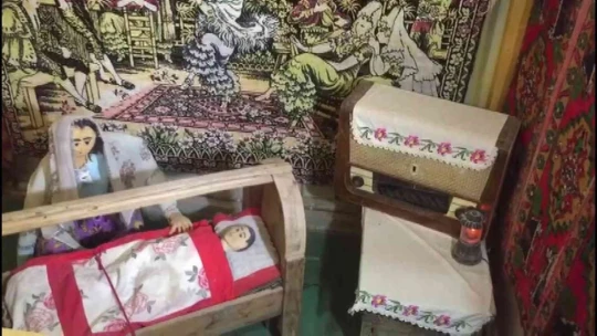 Emekli öğretmen yaptığı minyatürleri evinde sergiliyor