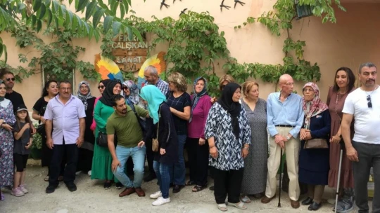 Emekli öğretmen yaptığı minyatürleri evinde sergiliyor