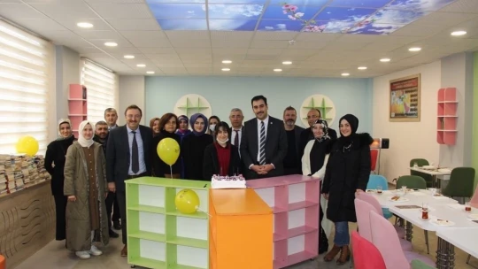 En çok kitap okuyan öğrenciye doğum günü sürprizi